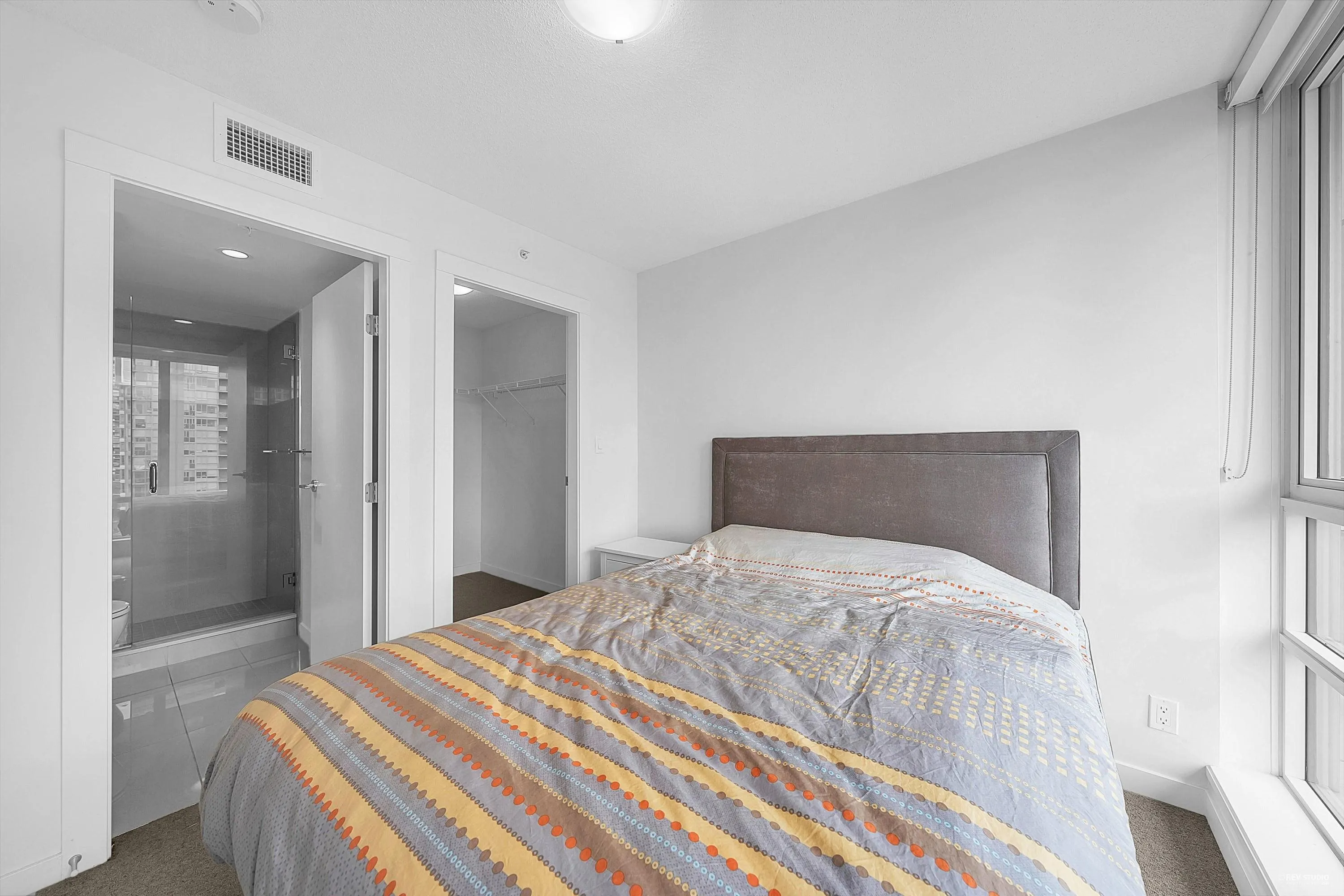 1606 1009 Harwood Street