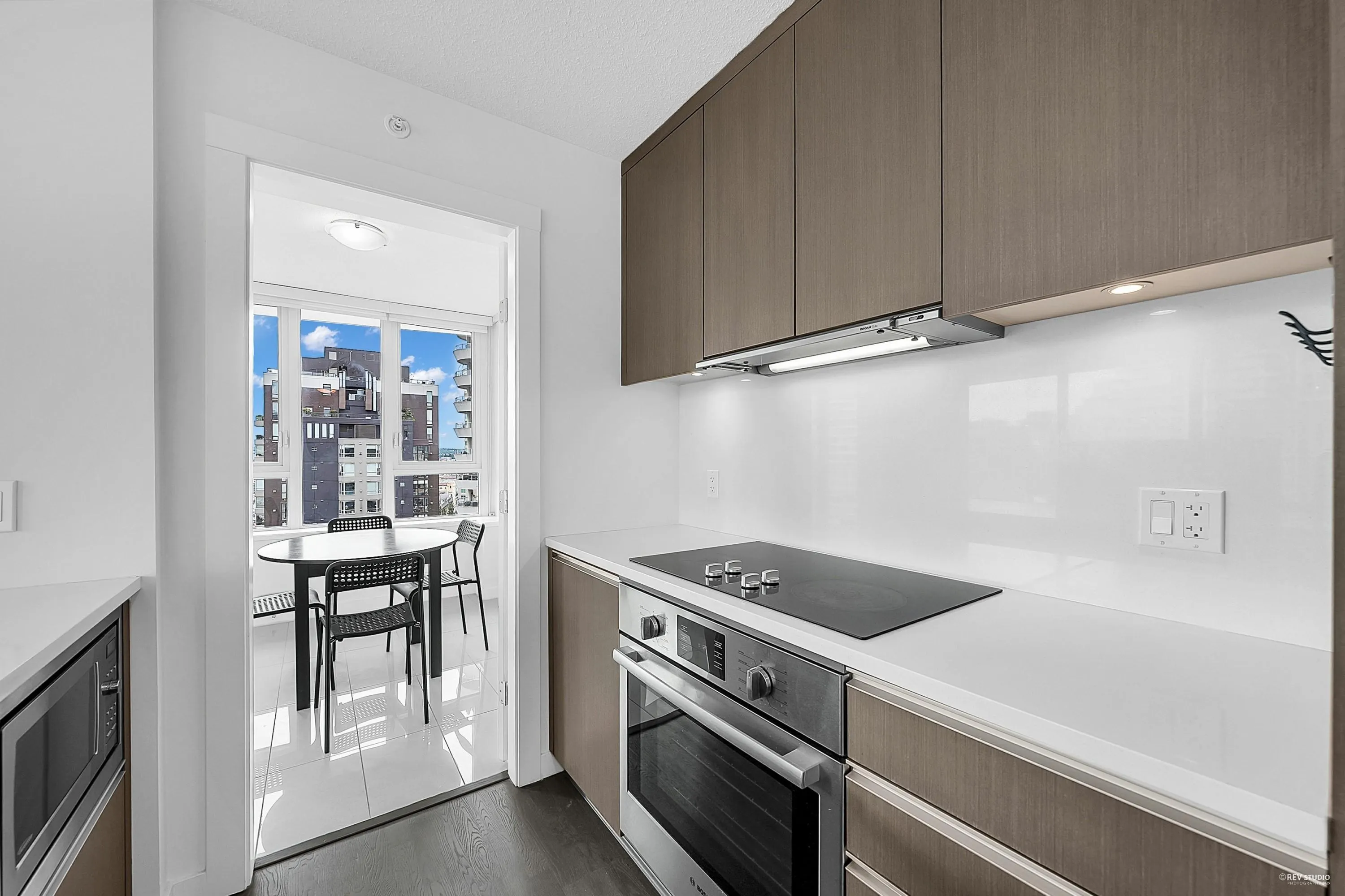 1606 1009 Harwood Street
