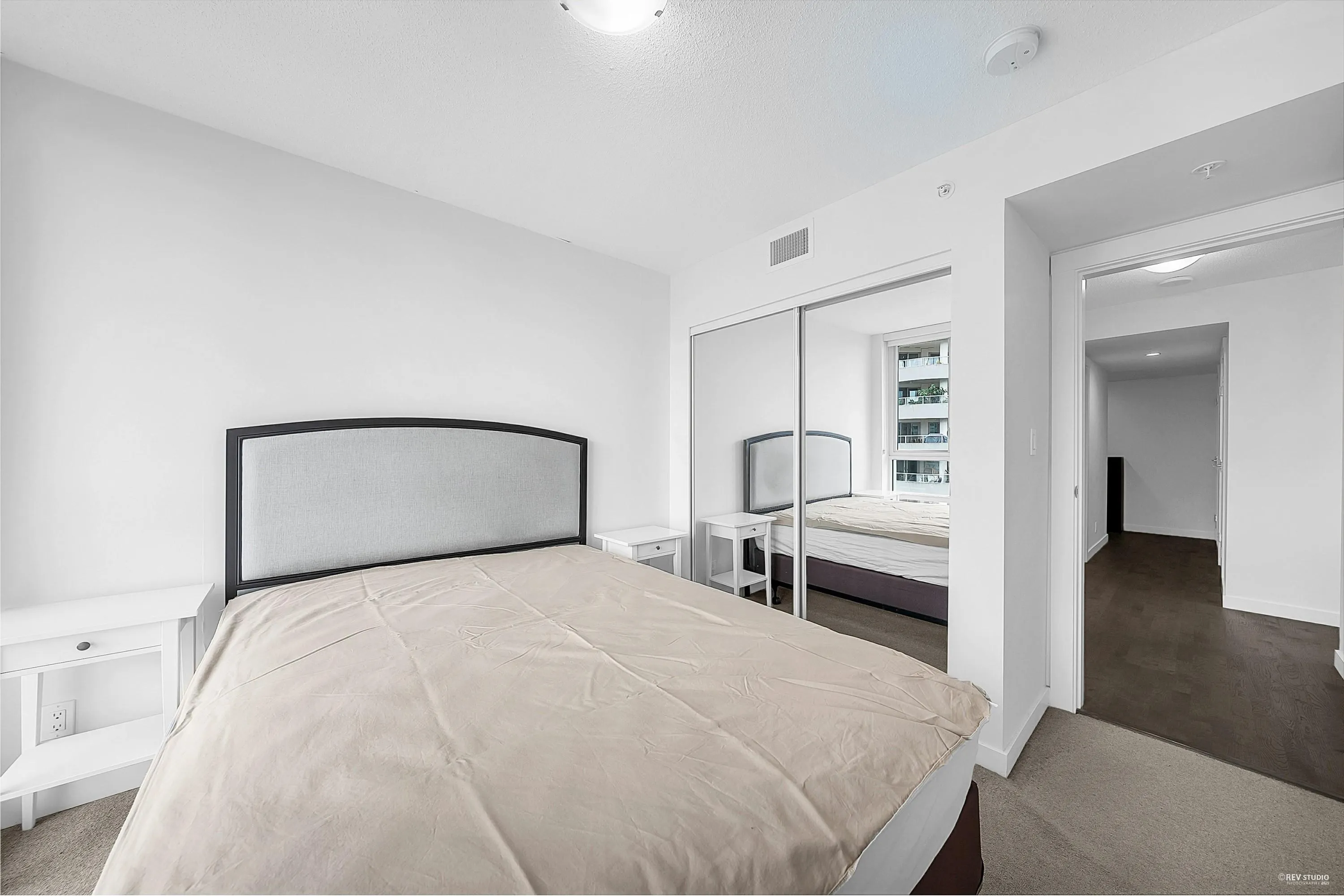 1606 1009 Harwood Street