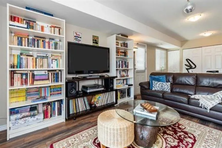 32 1108 Riverside Close