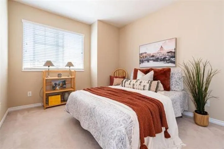 32 1108 Riverside Close