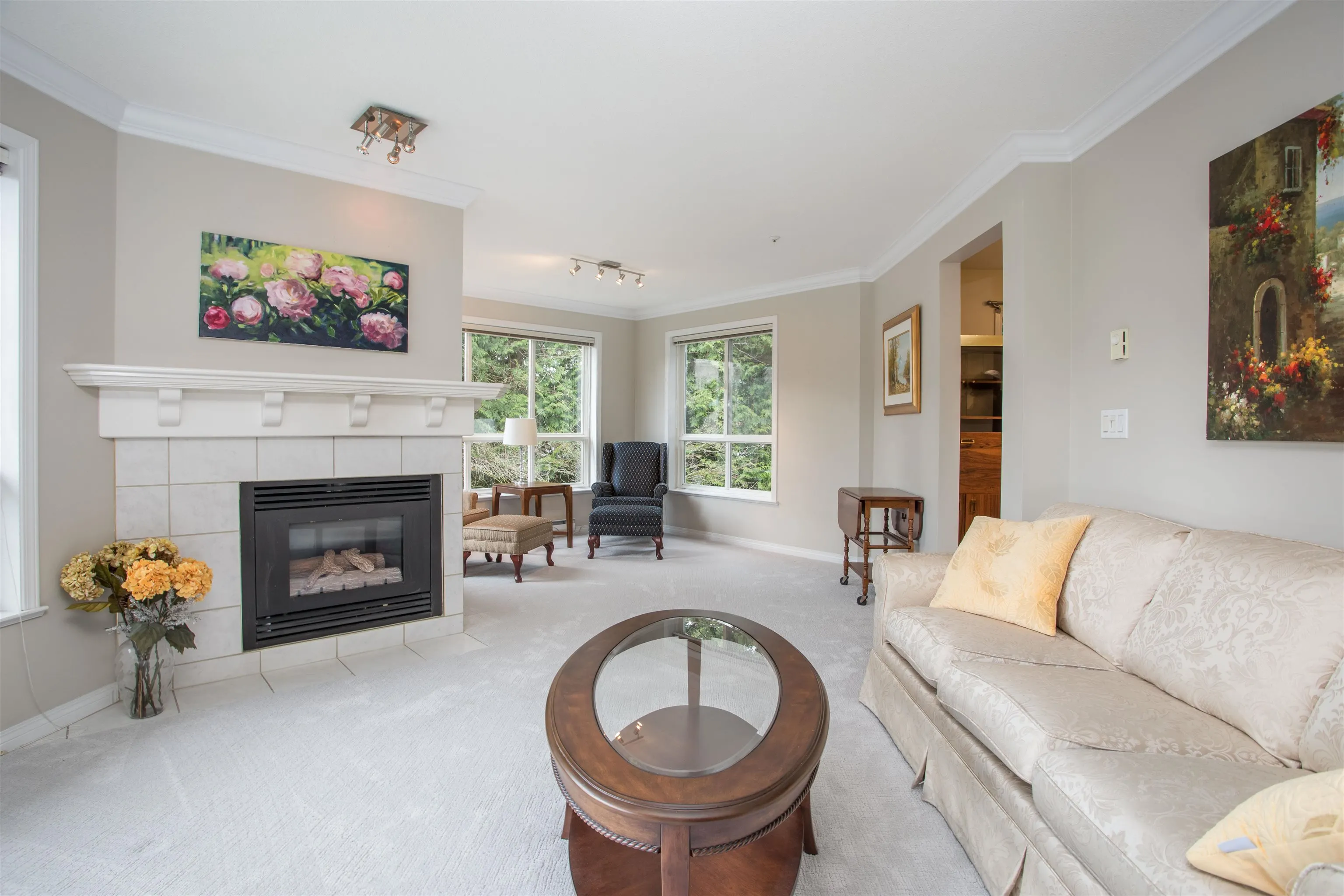 311 15555 16 Avenue