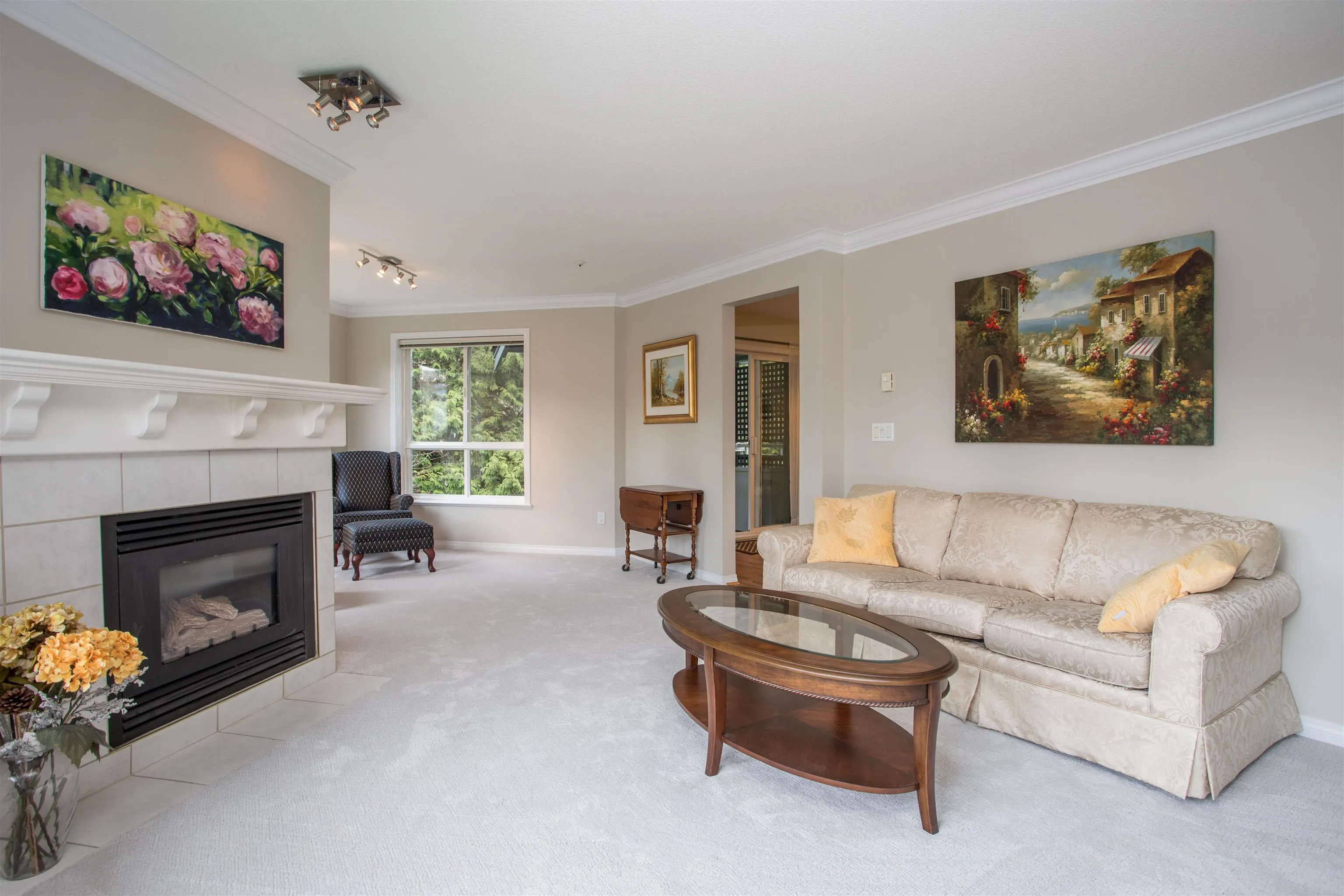 311 15555 16 Avenue