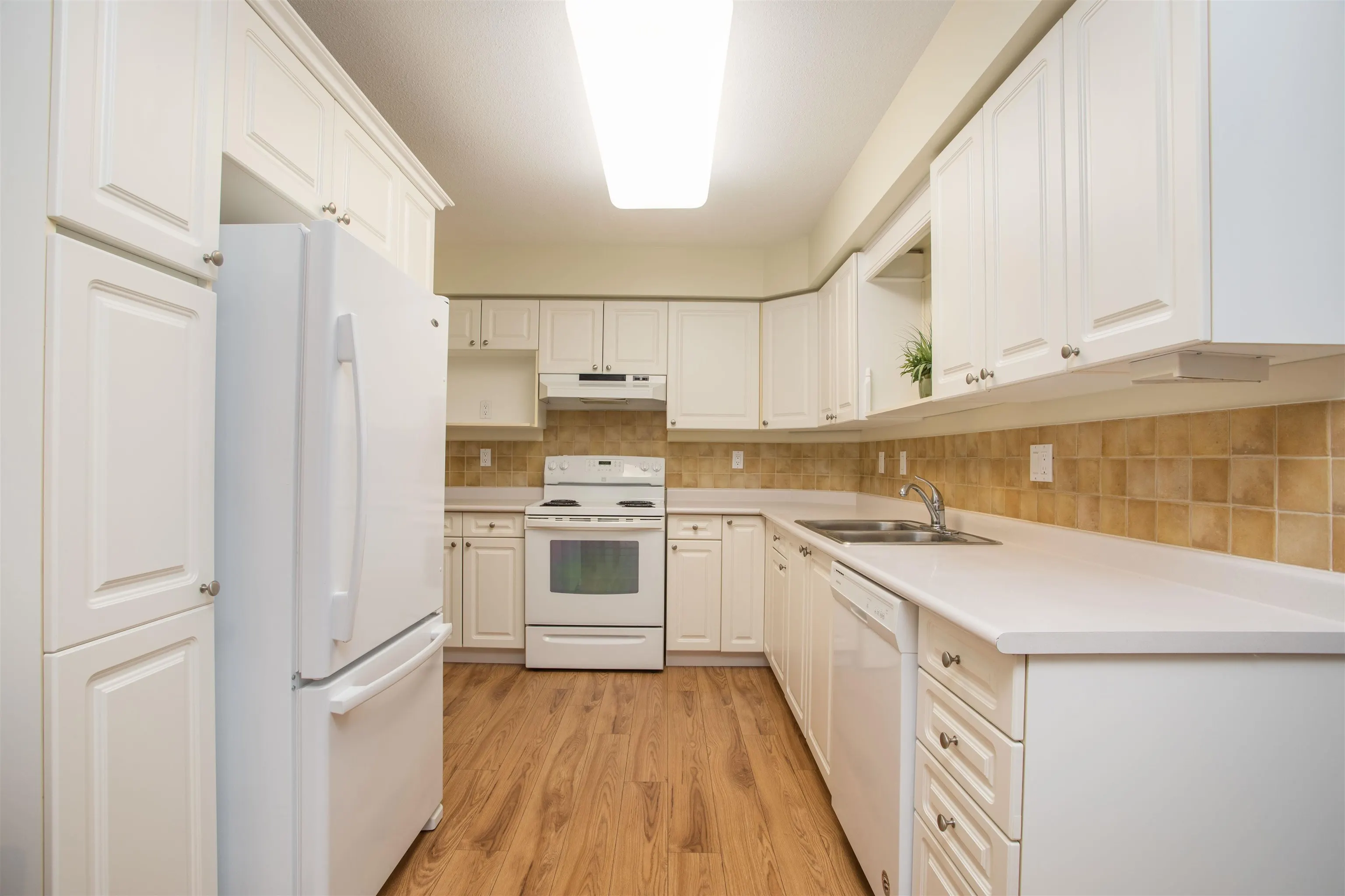 311 15555 16 Avenue