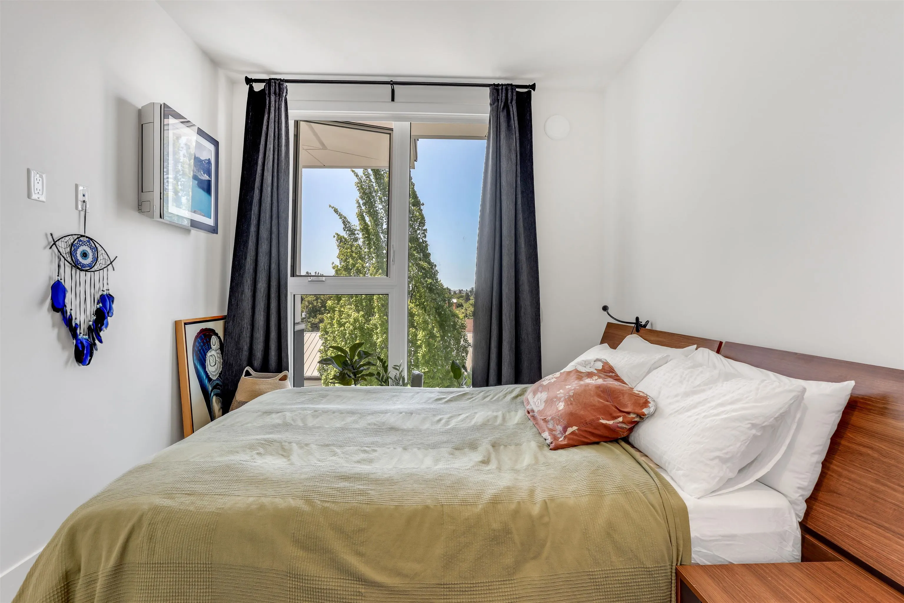 PH2 3420 St. Catherines Street