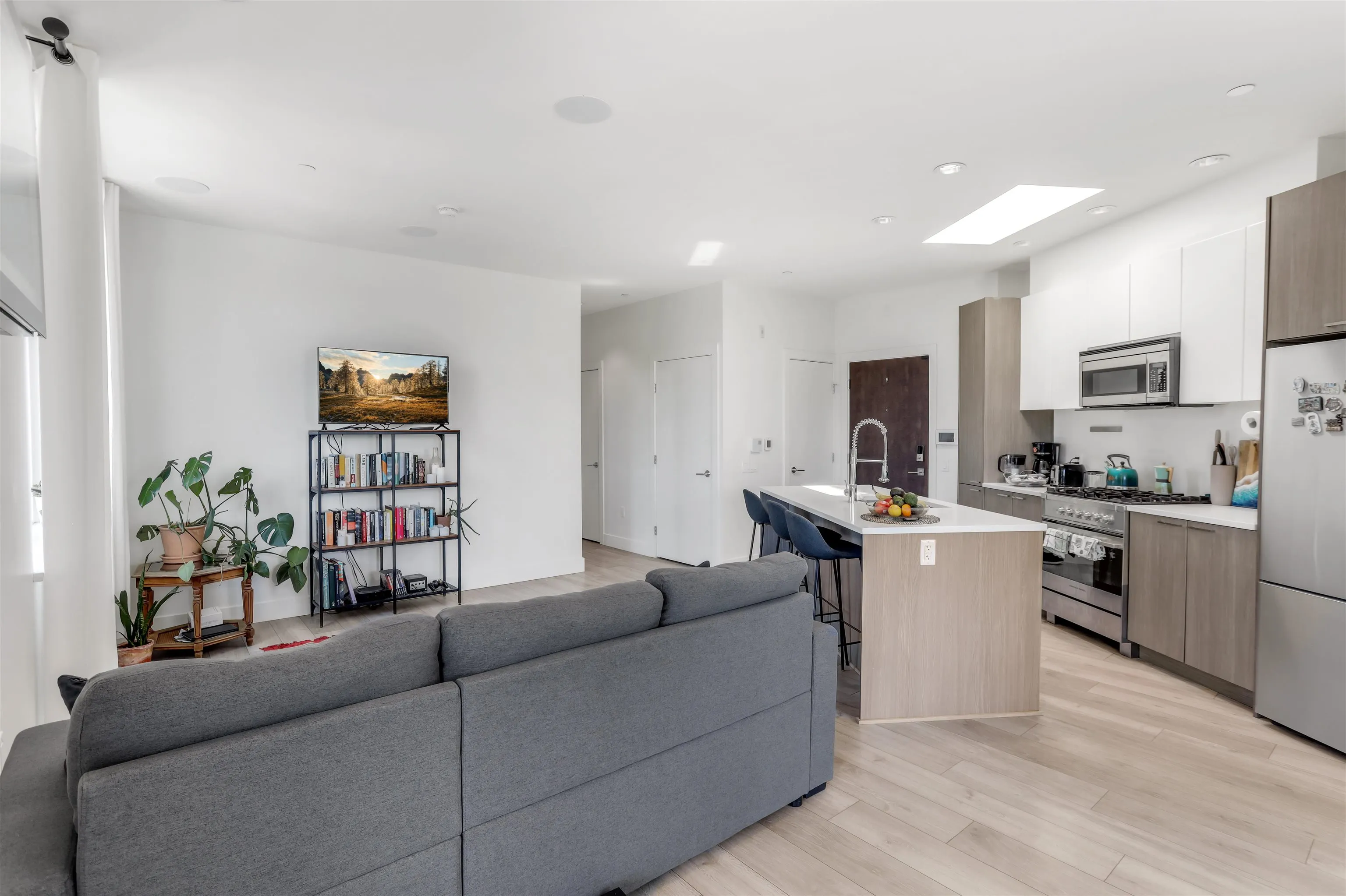 PH2 3420 St. Catherines Street