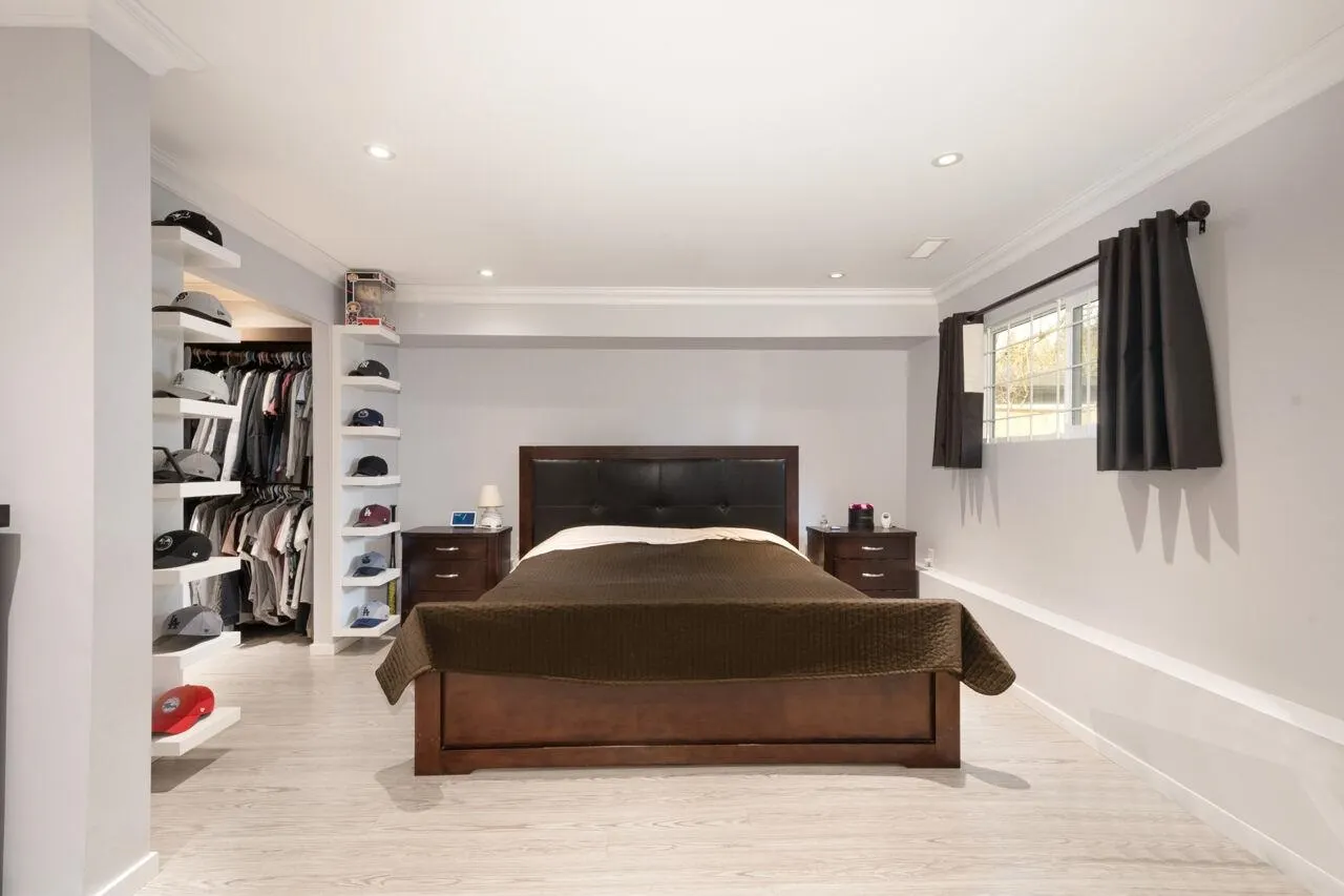 933 Fifth Street