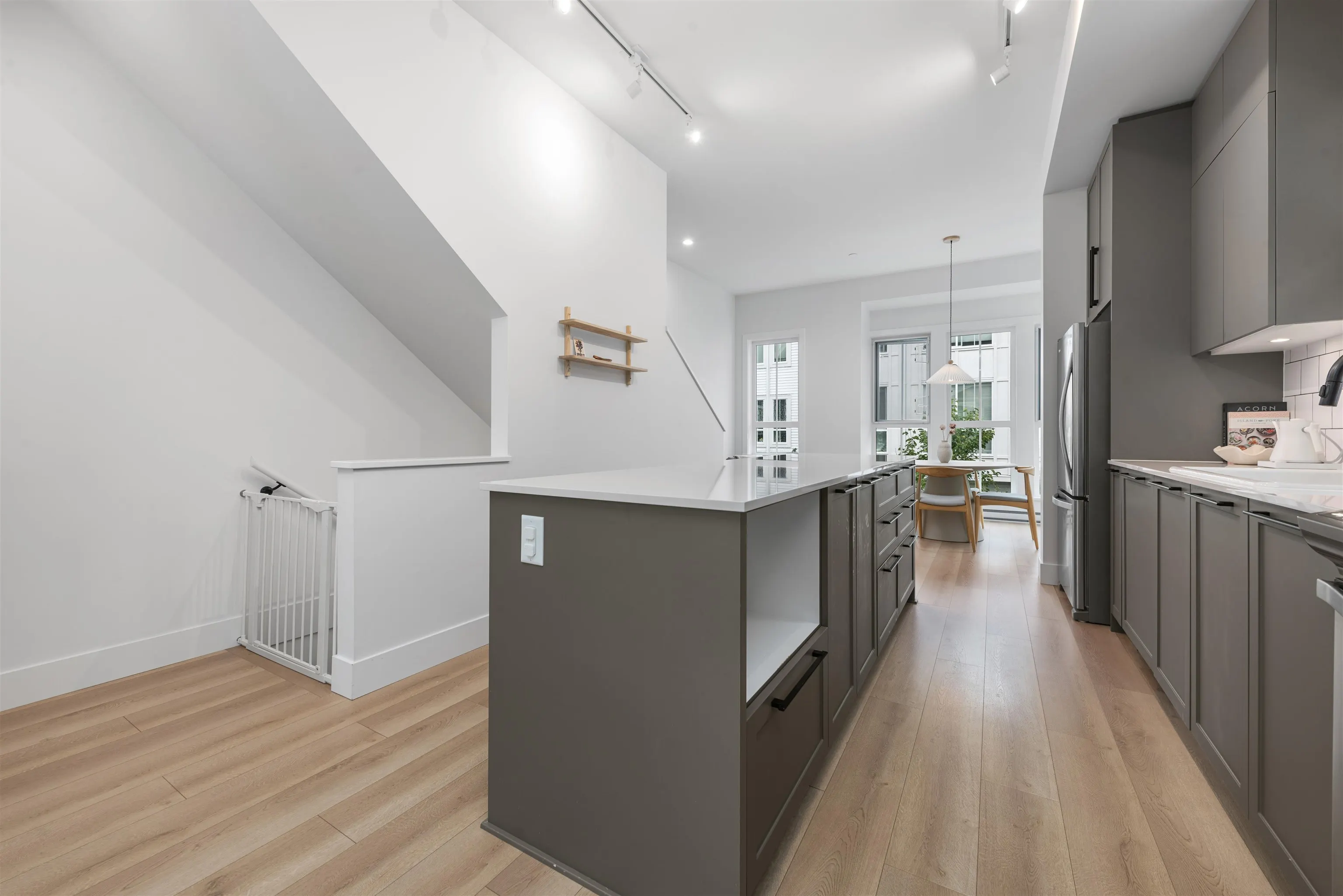 17 4716 Orca Way