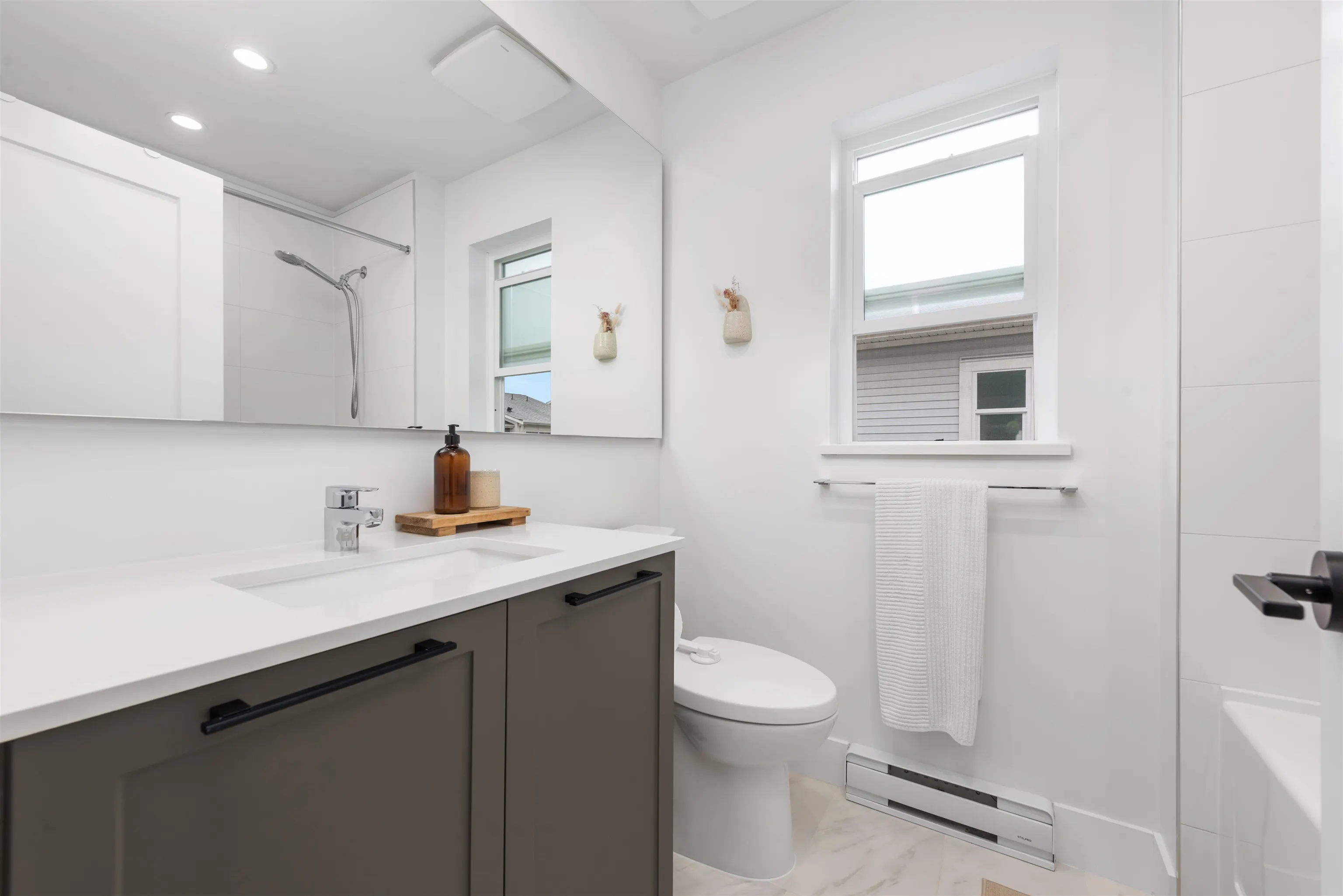 17 4716 Orca Way