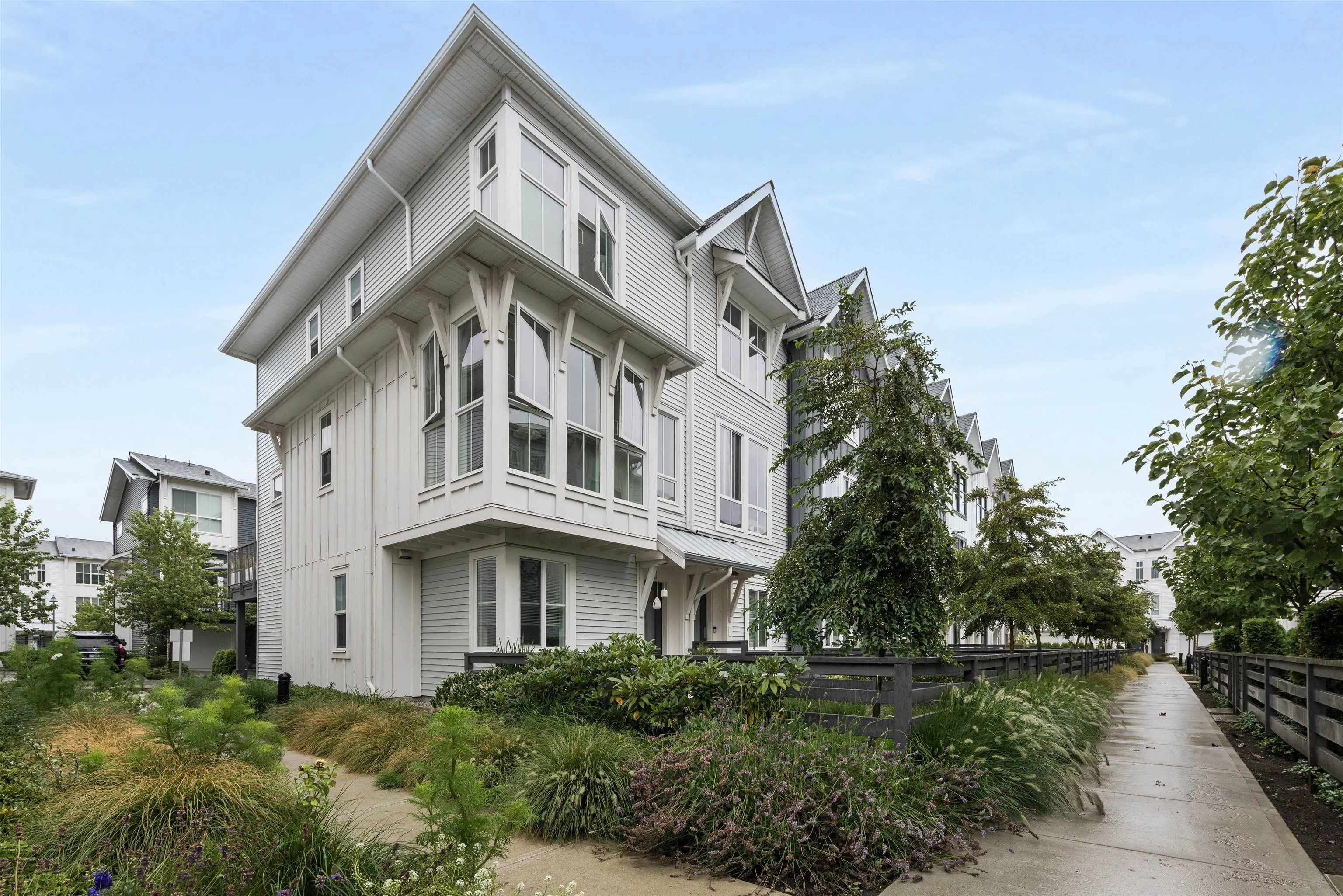 17 4716 Orca Way
