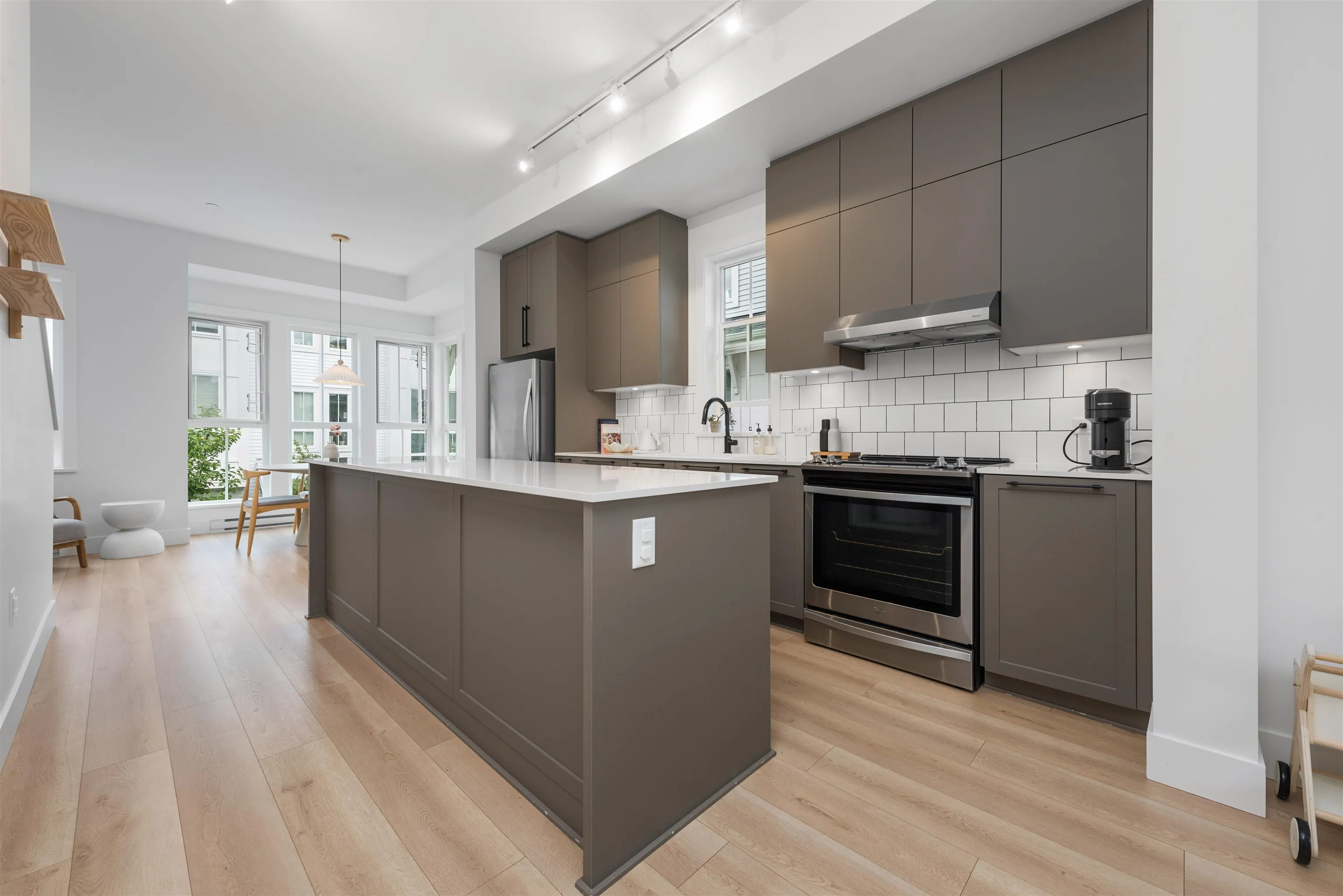 17 4716 Orca Way