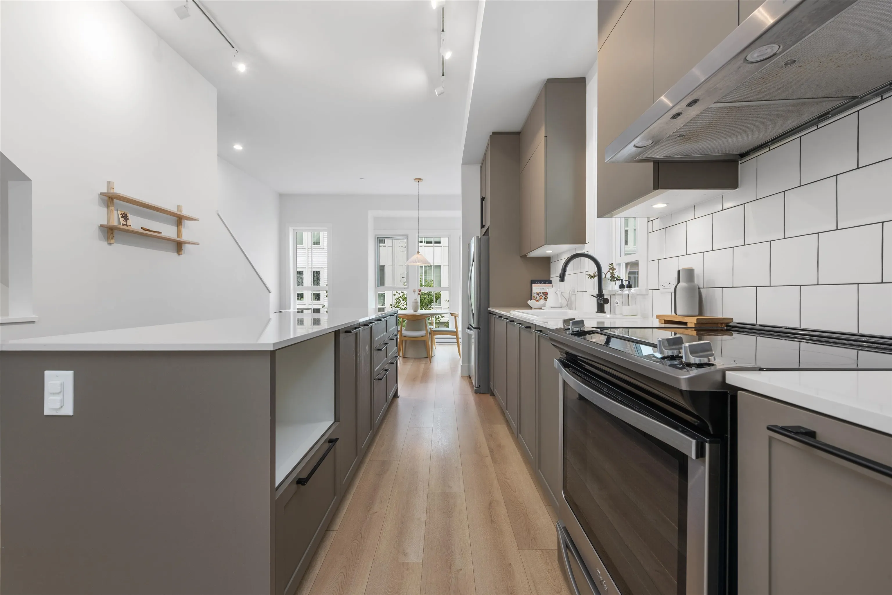 17 4716 Orca Way