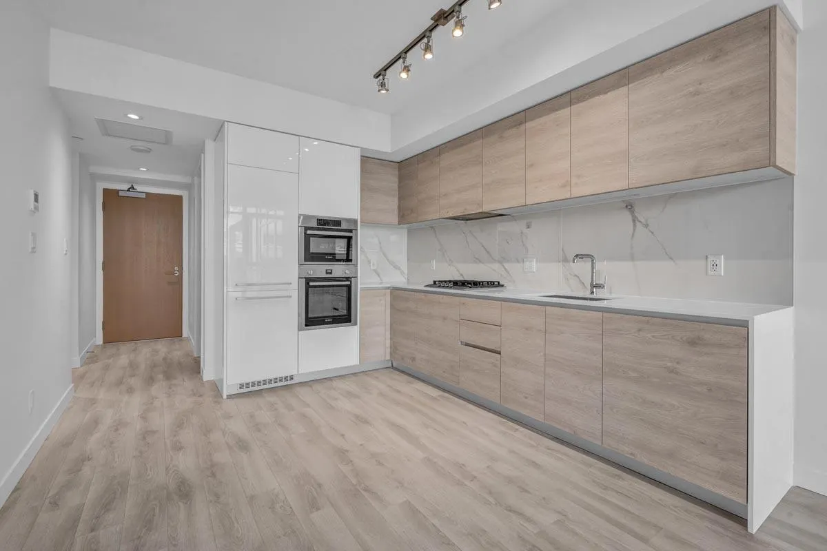 403 2085 Skyline Court