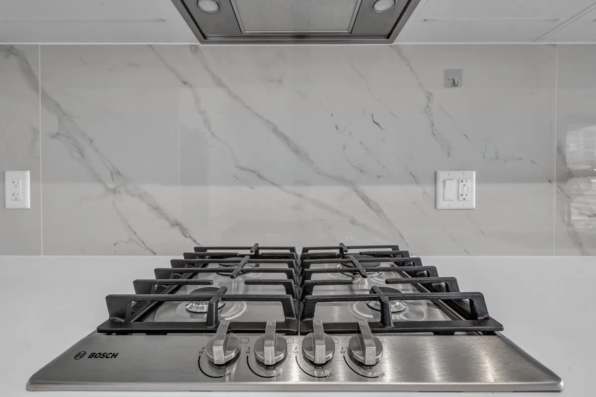 403 2085 Skyline Court