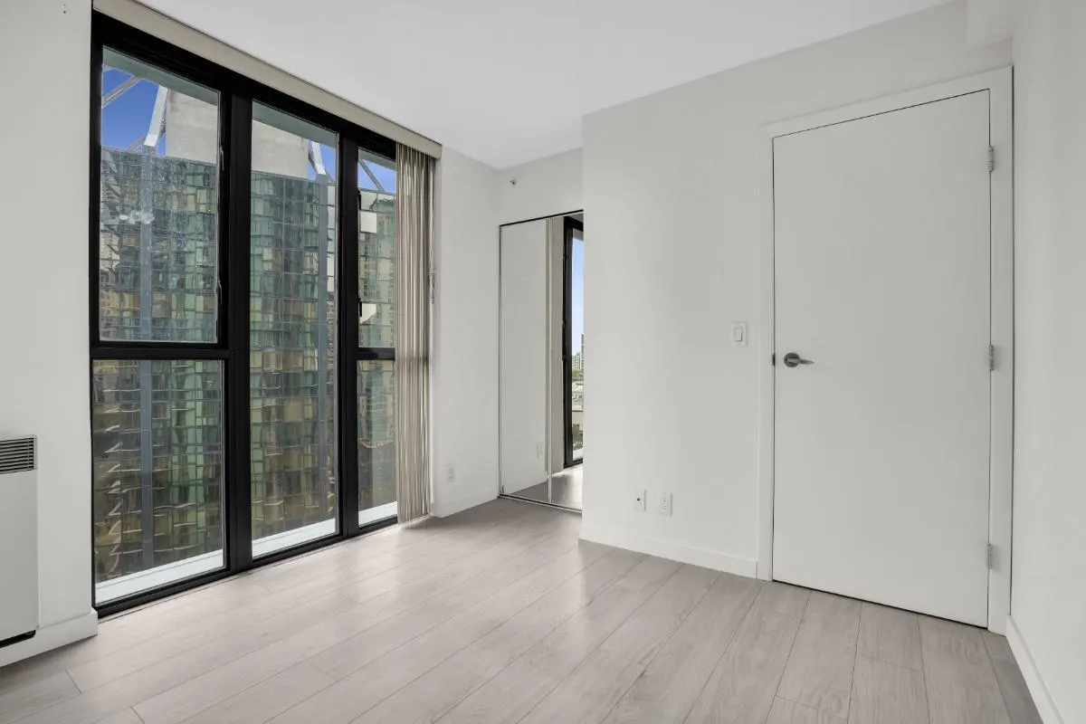 1805 1331 W Georgia Street