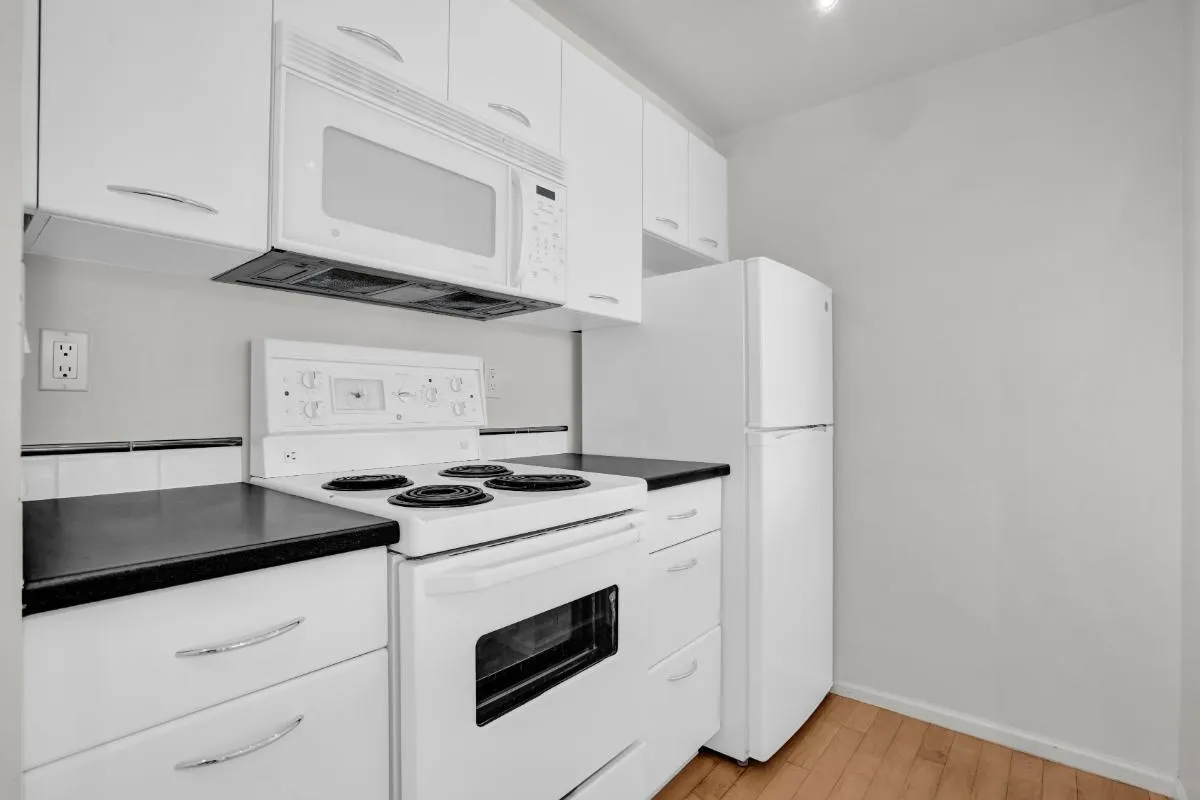 1805 1331 W Georgia Street