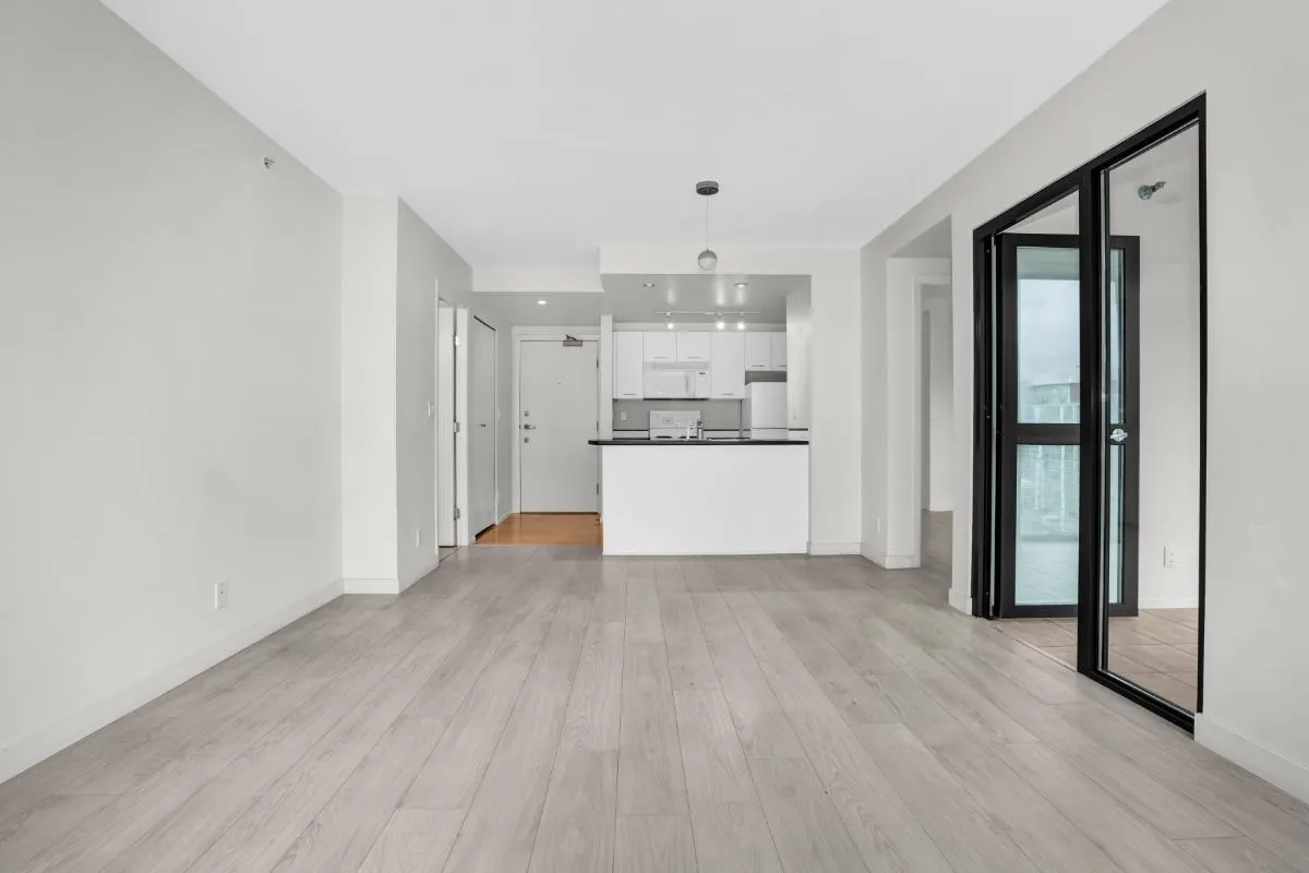 1805 1331 W Georgia Street