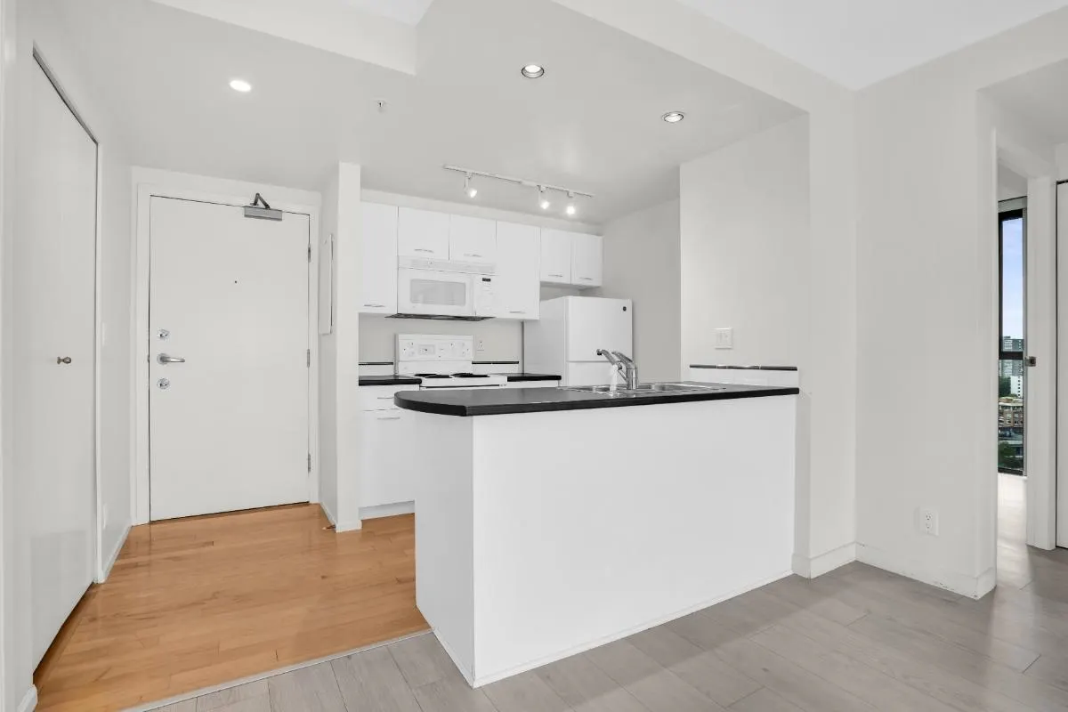 1805 1331 W Georgia Street