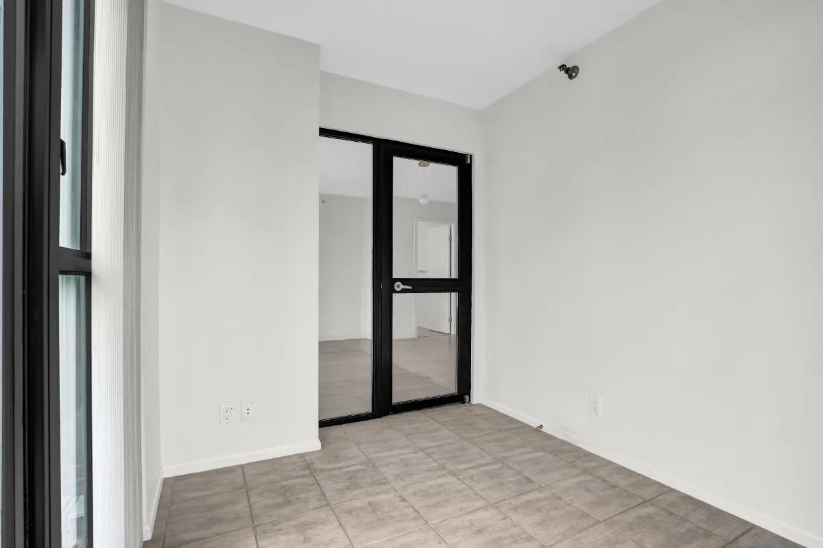1805 1331 W Georgia Street