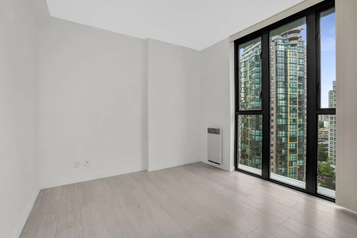 1805 1331 W Georgia Street