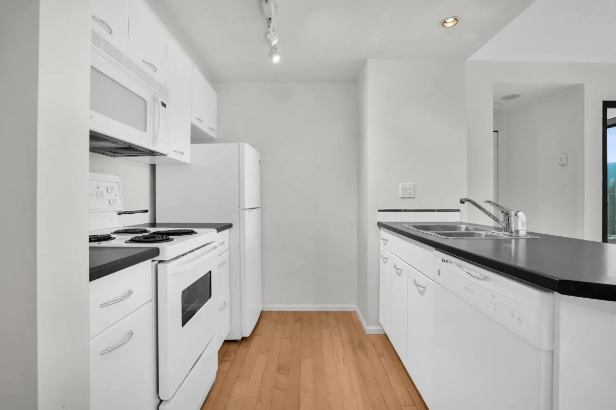 1805 1331 W Georgia Street