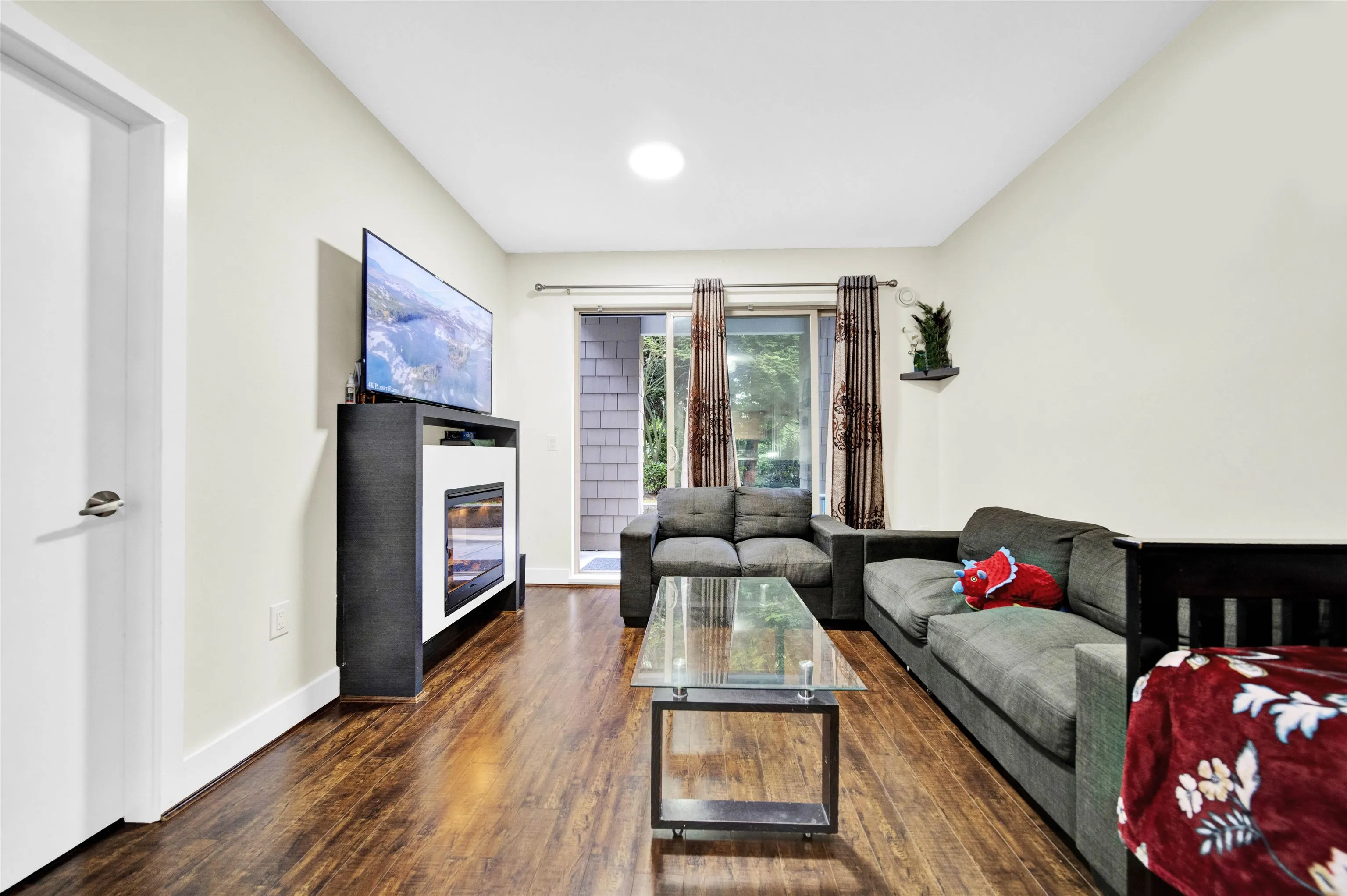 131 6628 120 Street