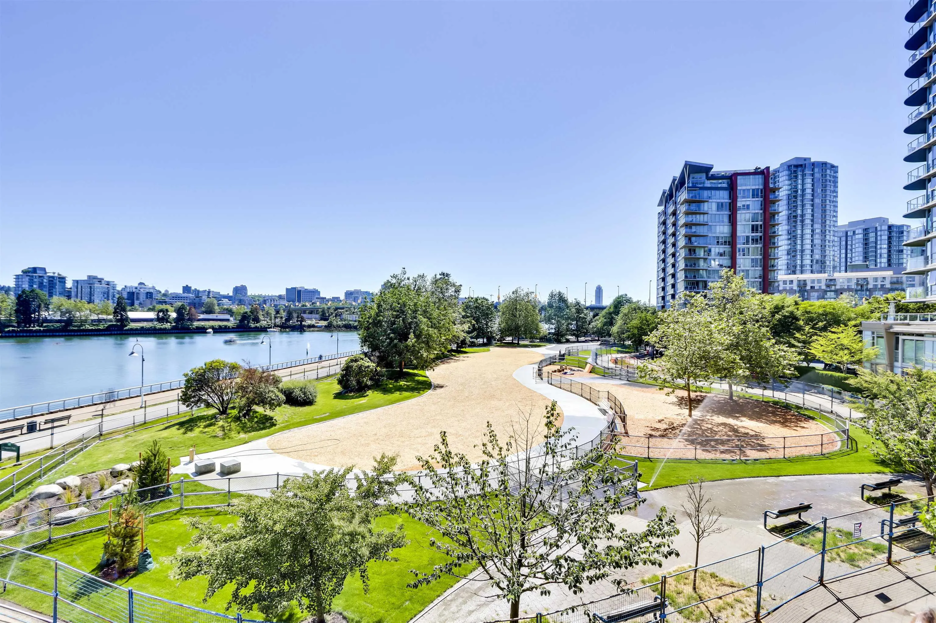 303 8 Smithe Mews