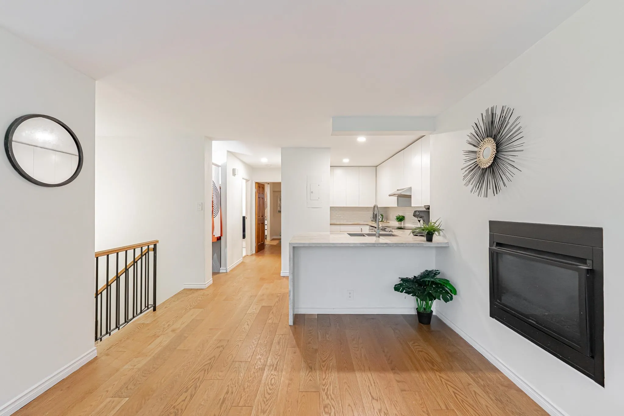 5 1786 Esquimalt Avenue