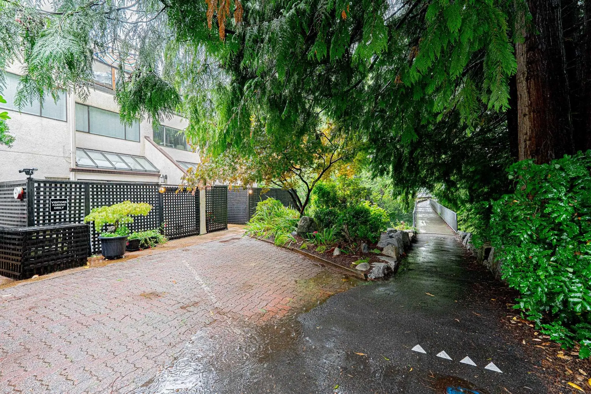 5 1786 Esquimalt Avenue