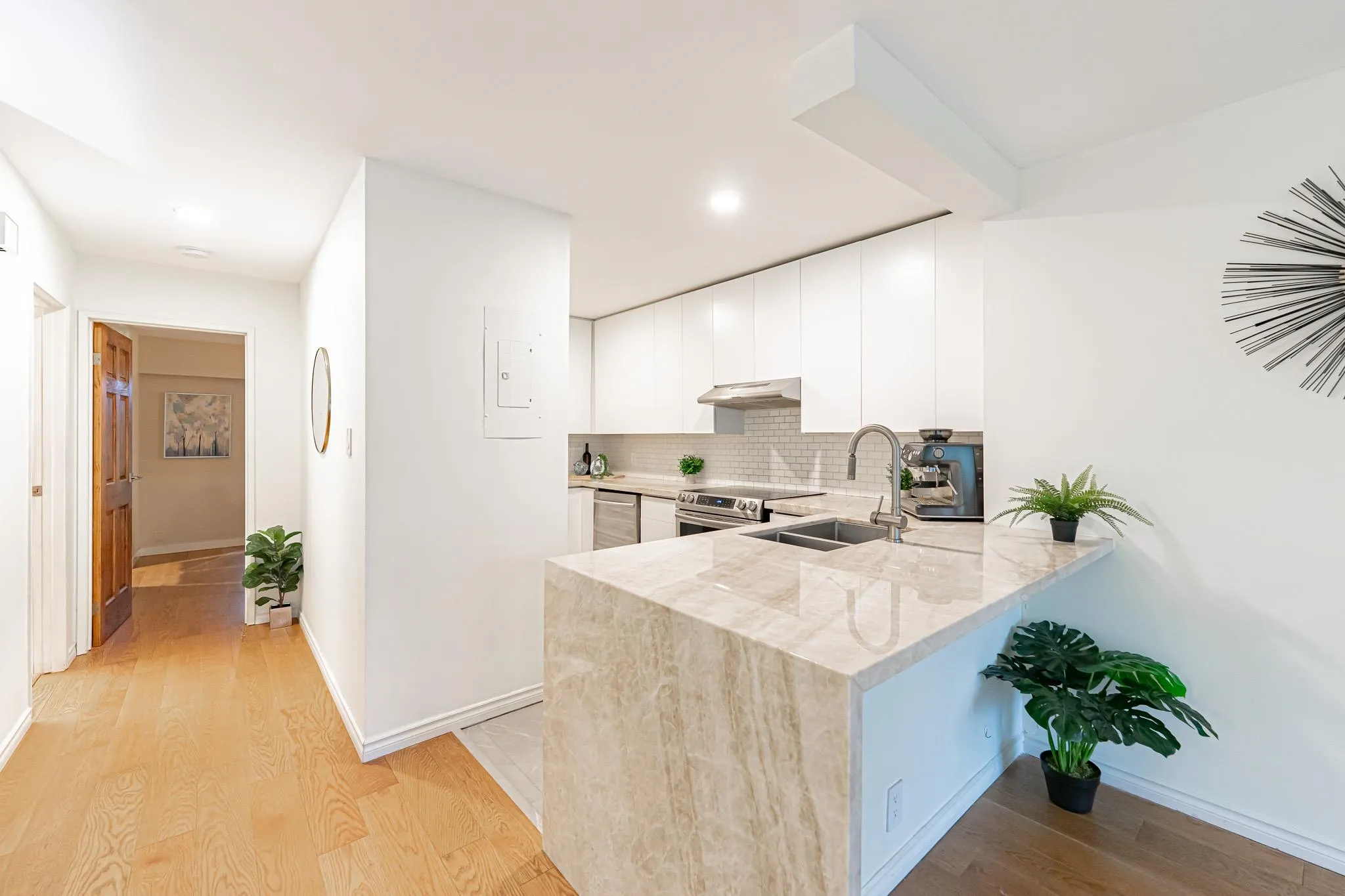 5 1786 Esquimalt Avenue