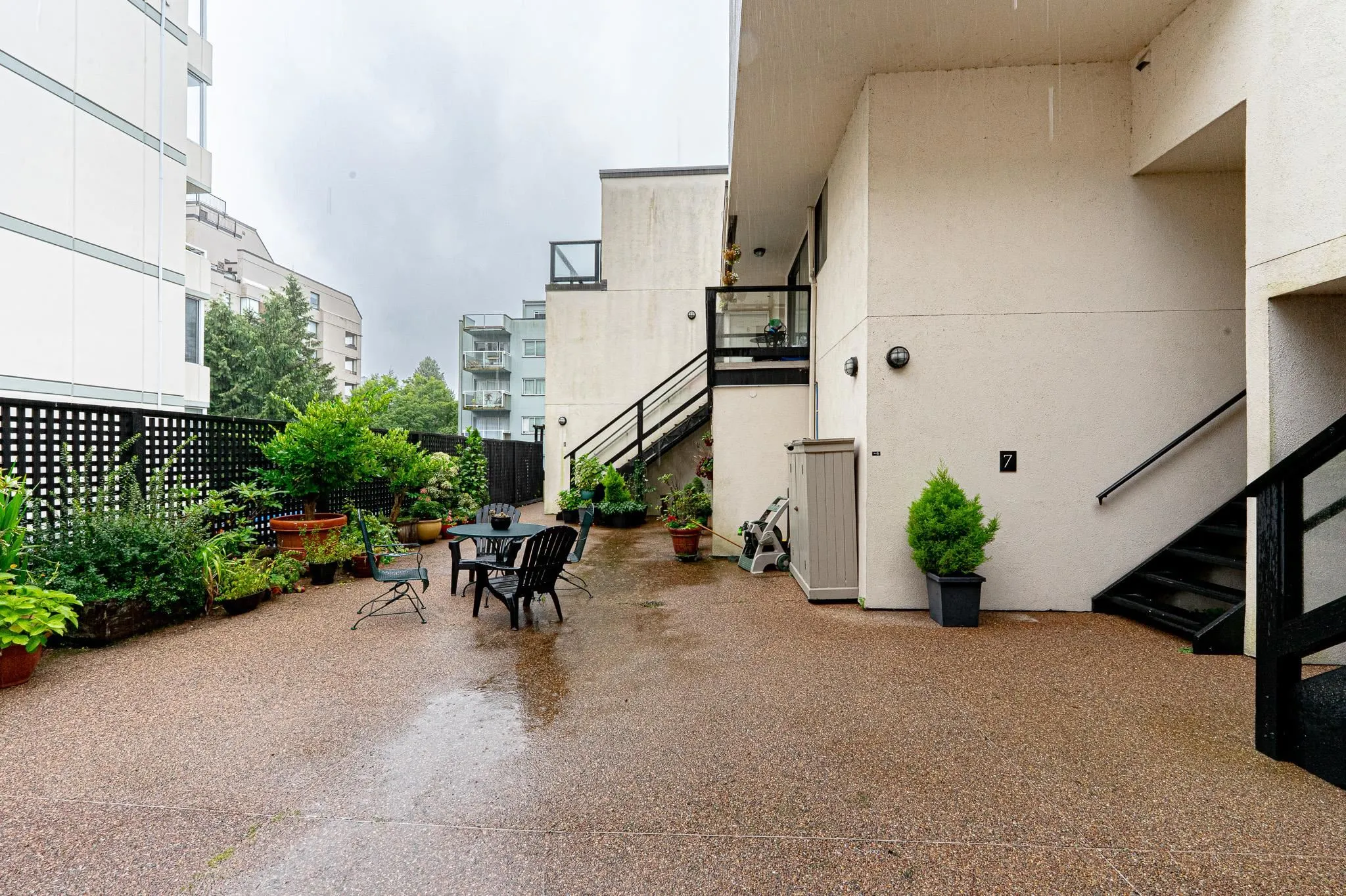 5 1786 Esquimalt Avenue
