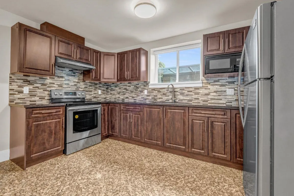 Basement 5109 Sussex Avenue
