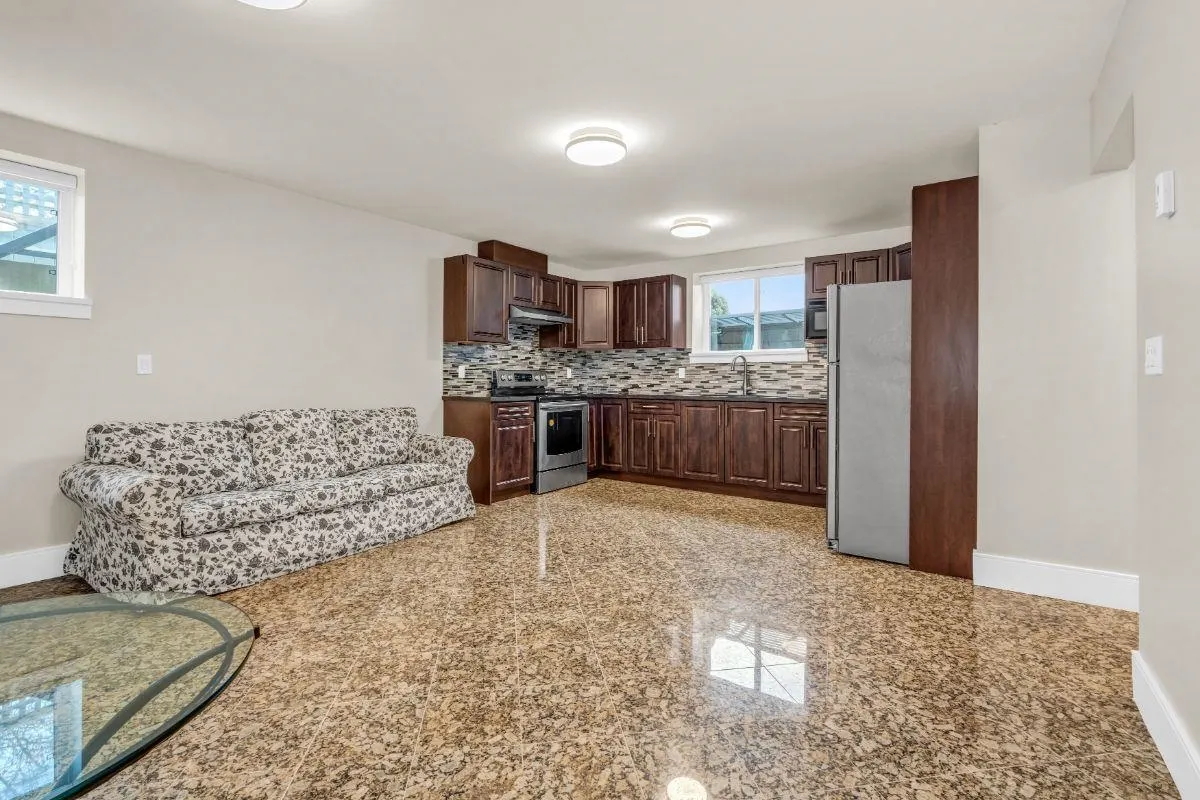 Basement 5109 Sussex Avenue
