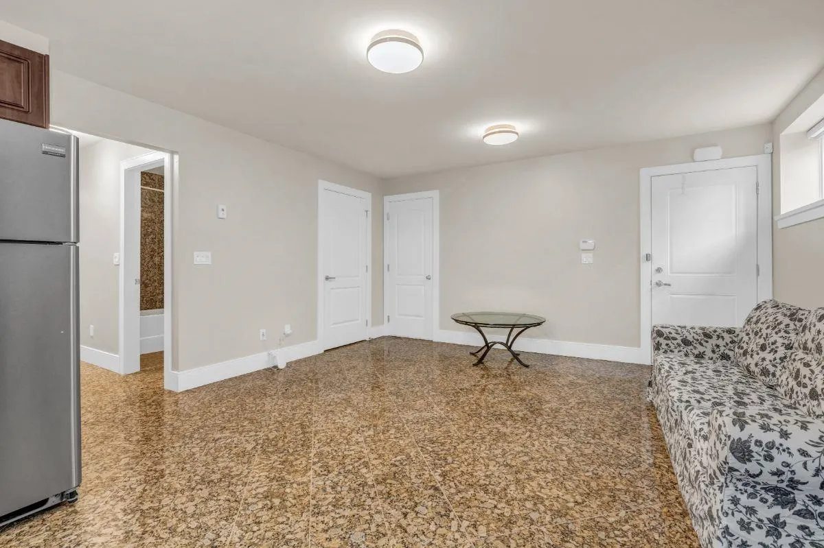 Basement 5109 Sussex Avenue
