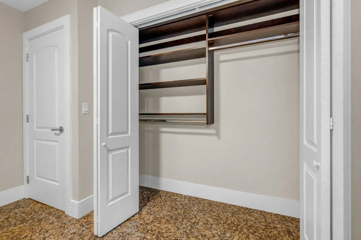Basement 5109 Sussex Avenue