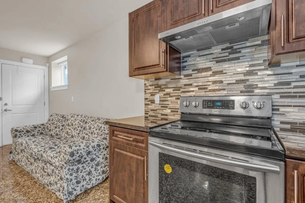 Basement 5109 Sussex Avenue
