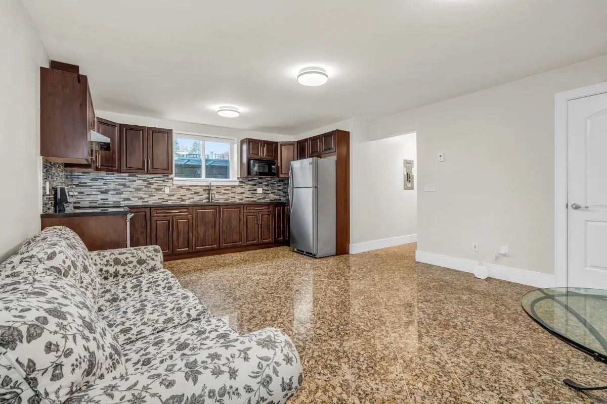 Basement 5109 Sussex Avenue