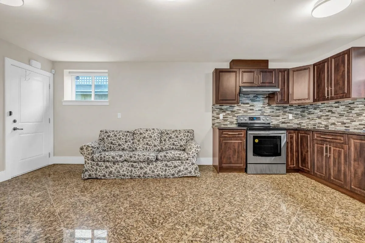 Basement 5109 Sussex Avenue