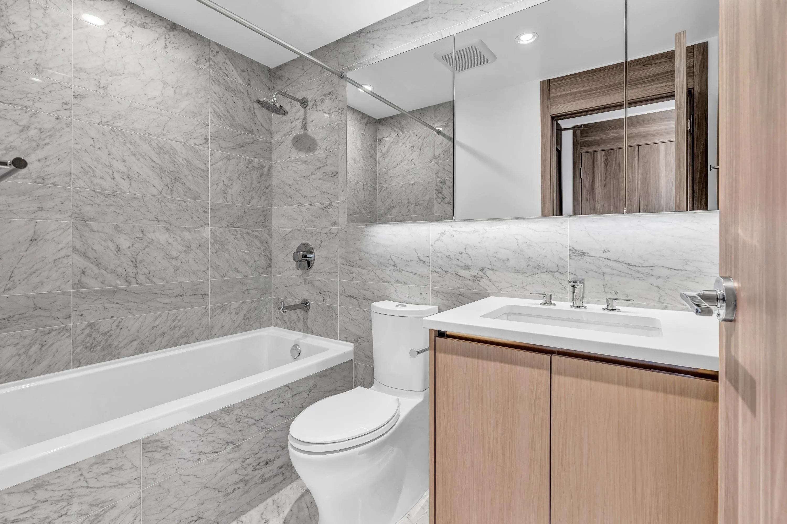 4601 4730 Lougheed Highway