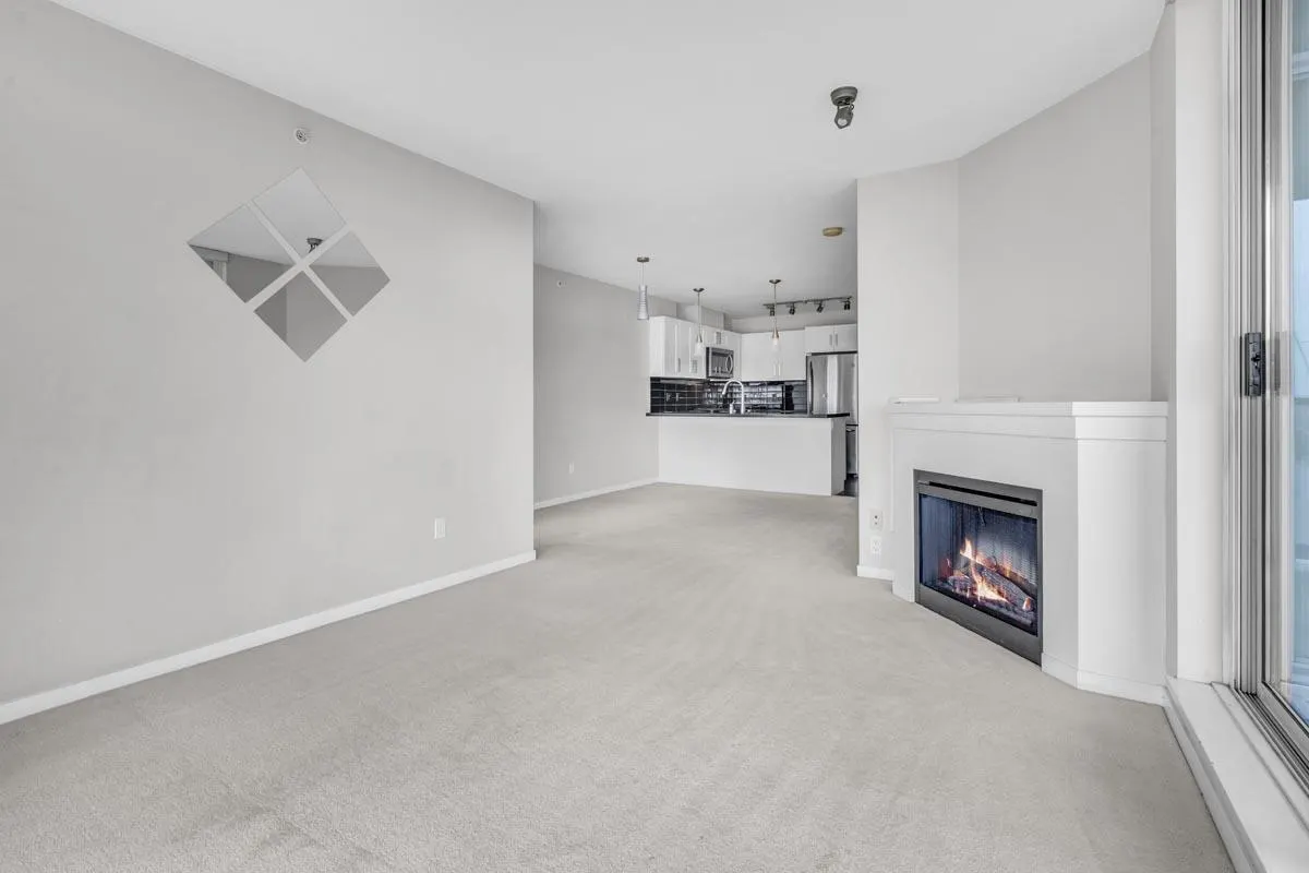 1809 2133 Douglas Road