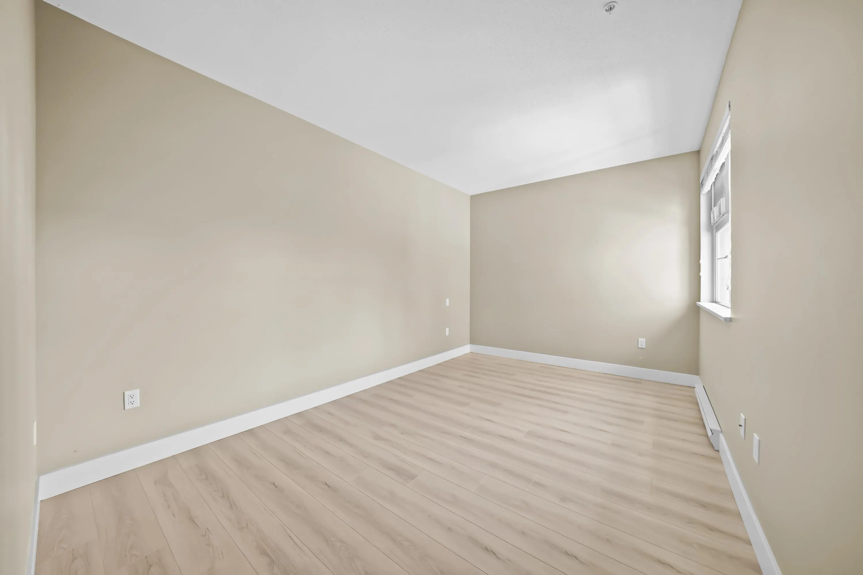 301 4885 Valley Drive