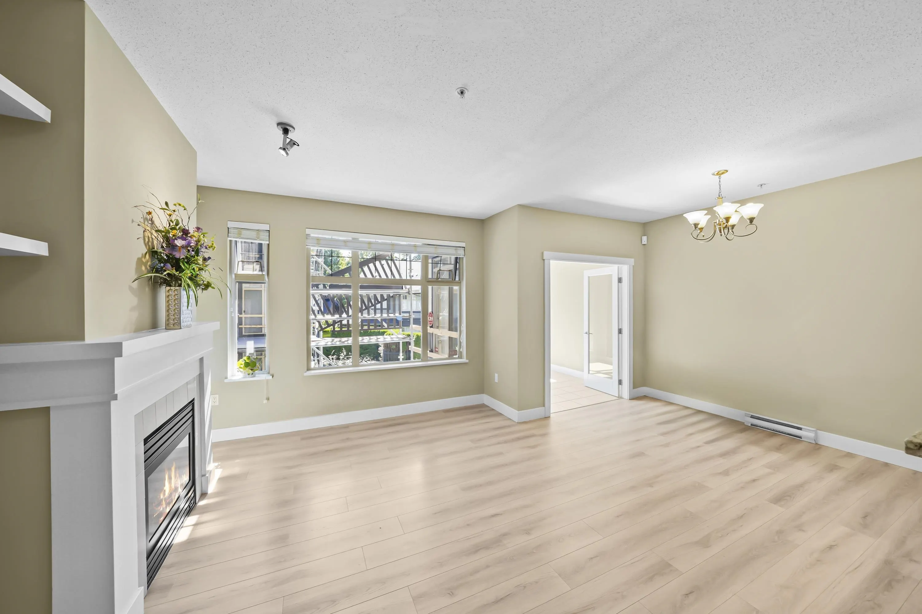 301 4885 Valley Drive