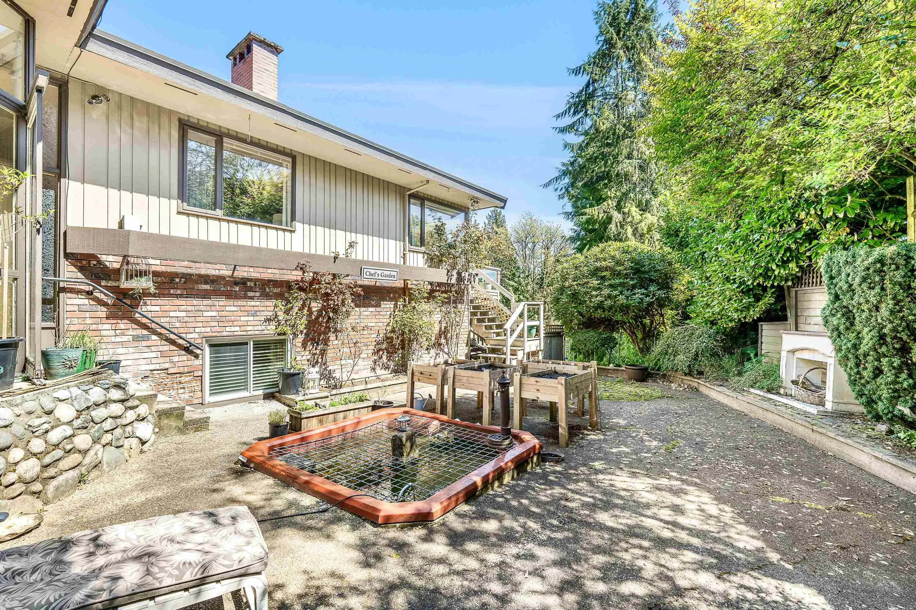 792 Anderson Crescent