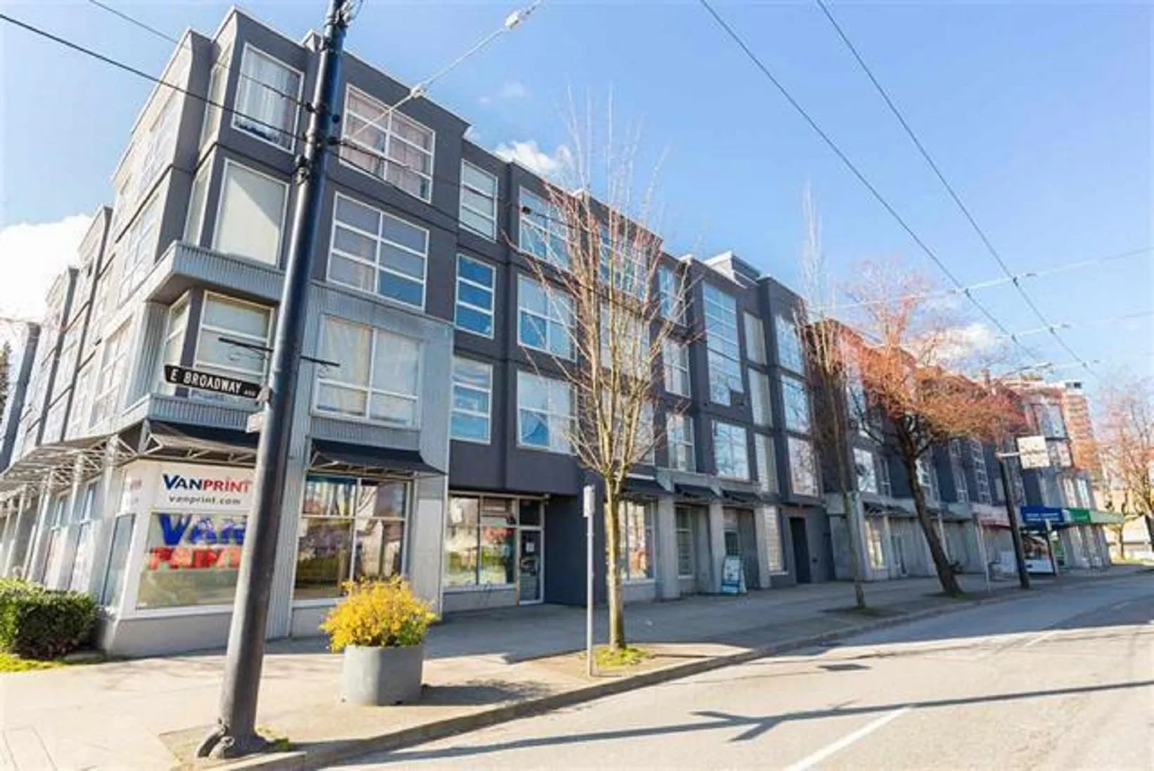 418 E Broadway