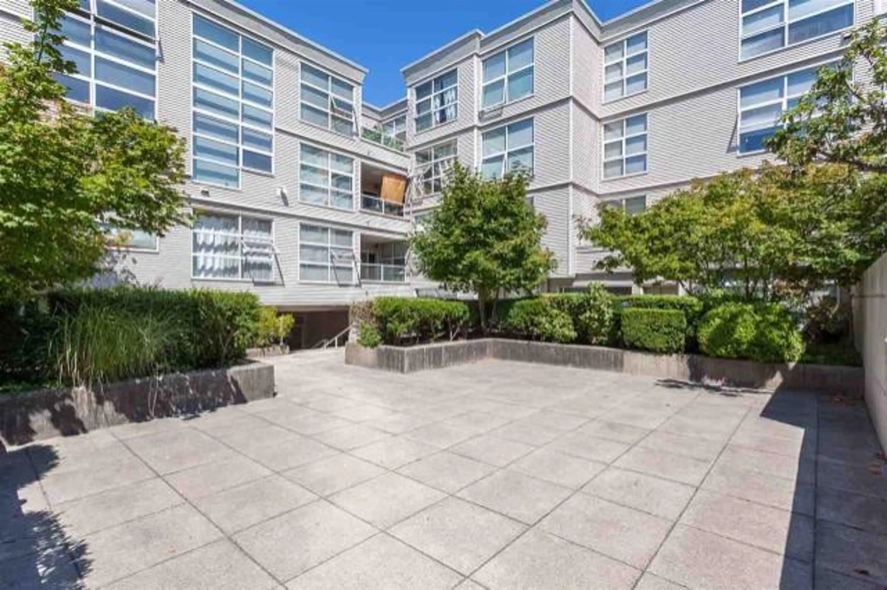418 E Broadway