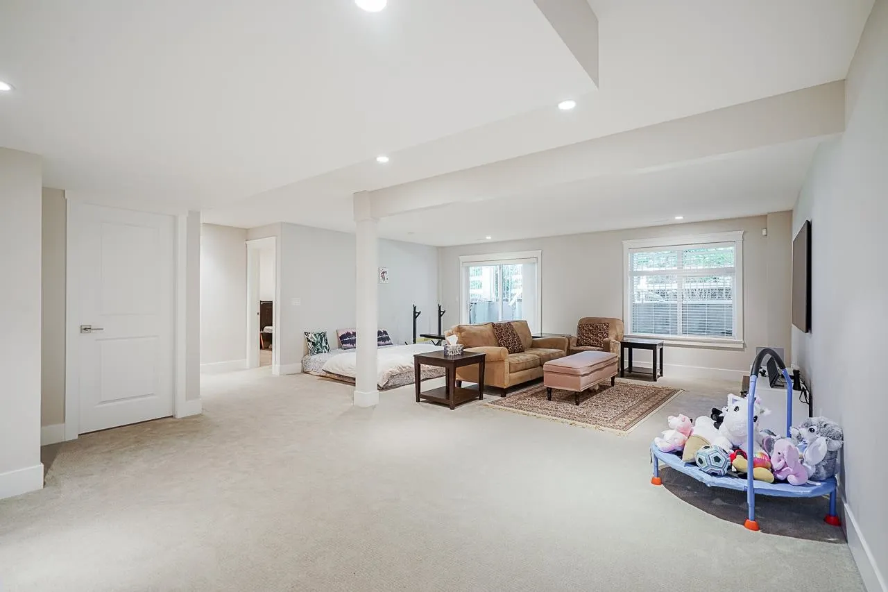 10 15989 Mountain View Drive
