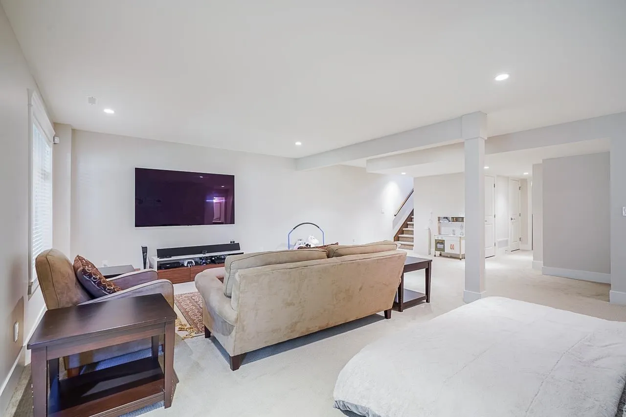 10 15989 Mountain View Drive