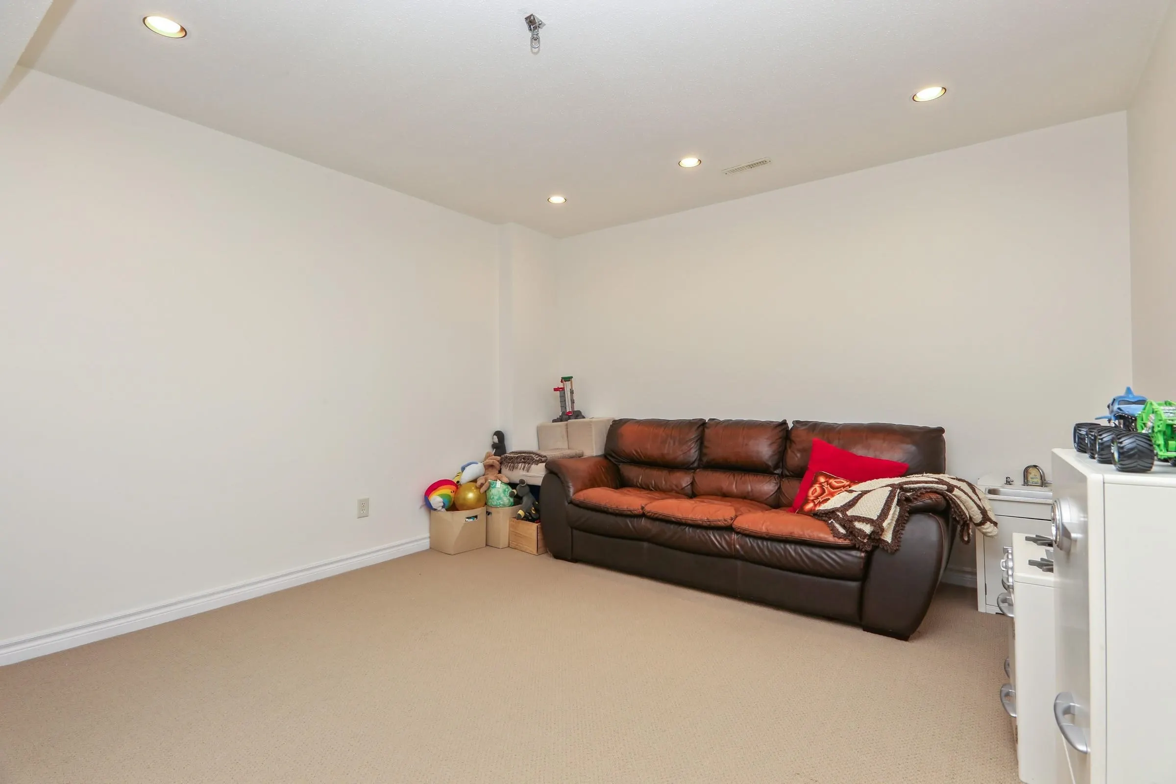 53 46840 Russell Road