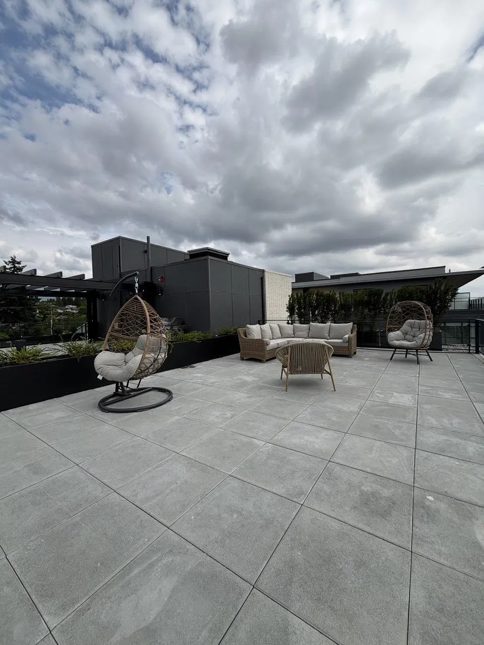 309 422 E 3rd Street