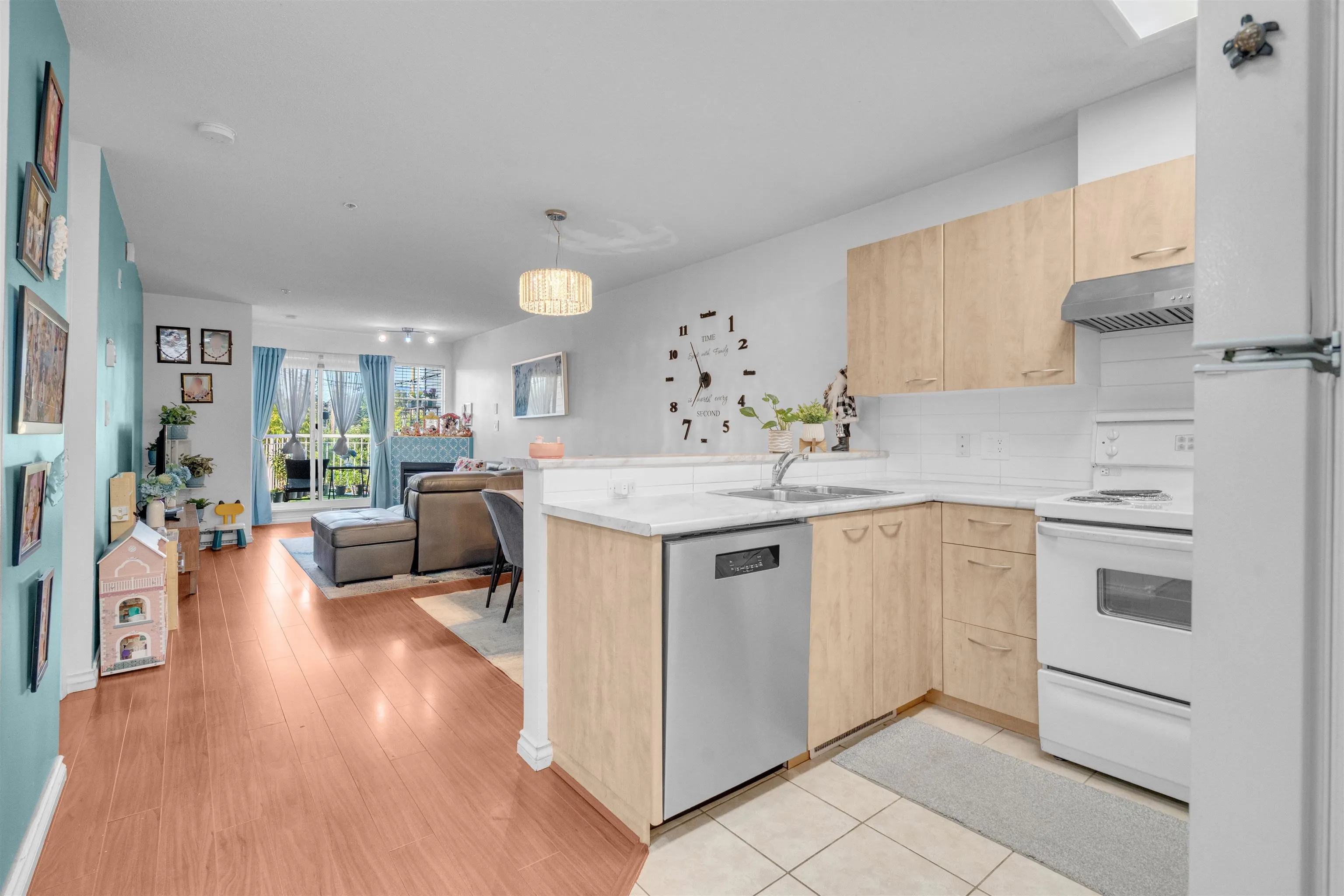 102 2973 Kingsway